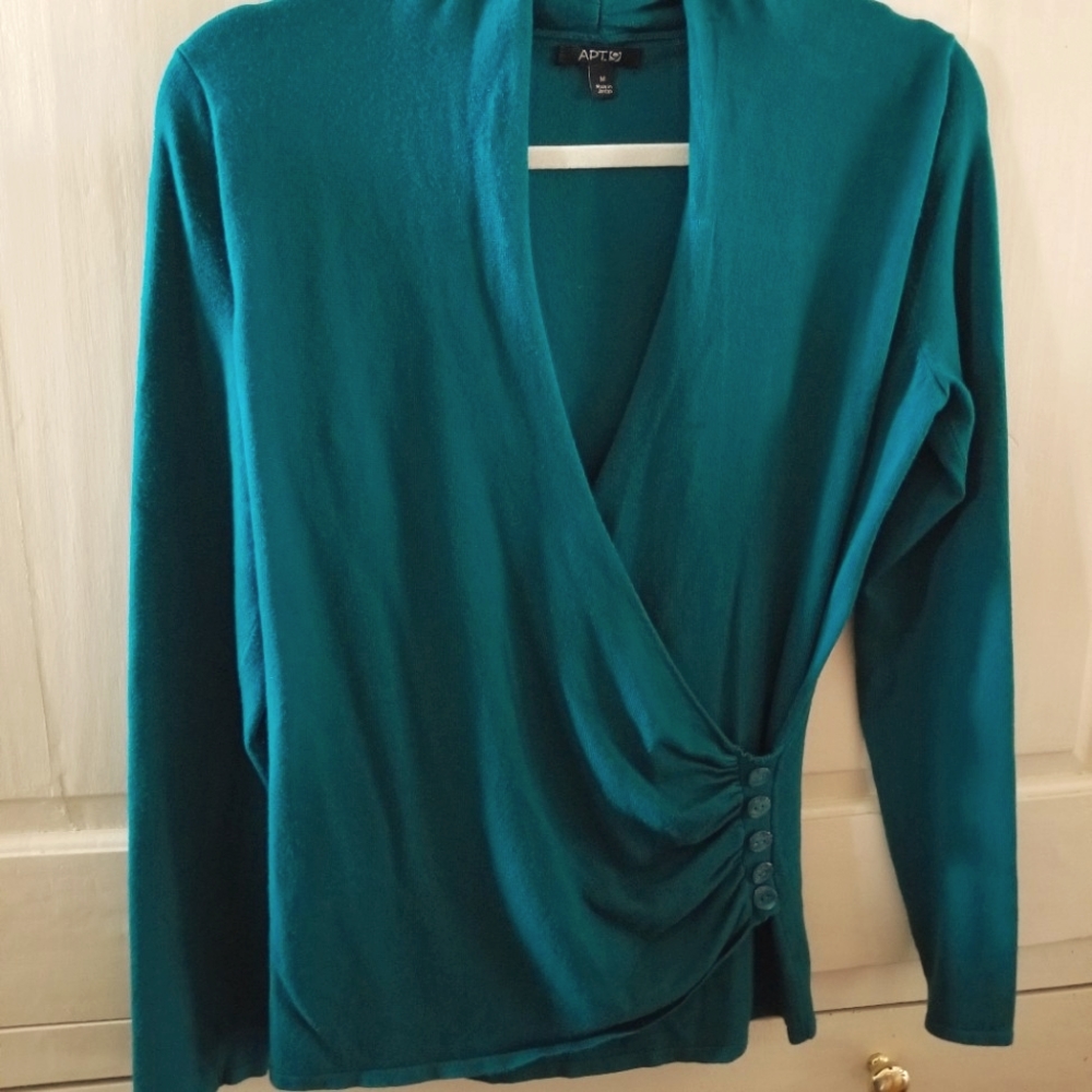 APT. 9 GREEN RUCHED TOP